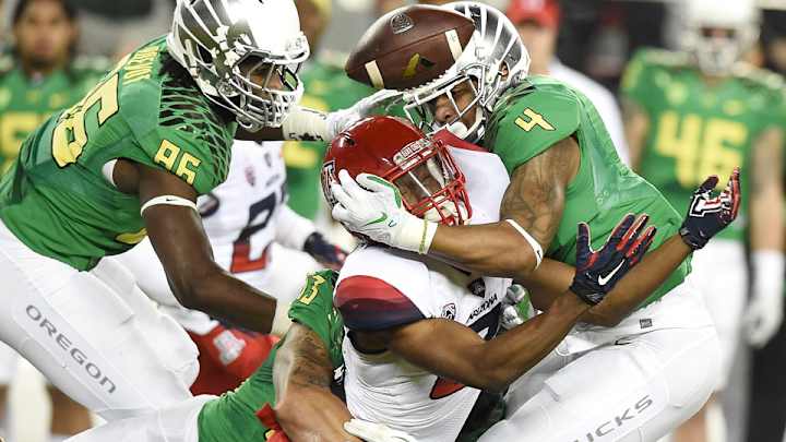 Three and Out: Oregon's defense, Mariota star in rout over Arizona