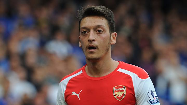Arsenal midfielder Mesut Ozil (knee) out up to three months