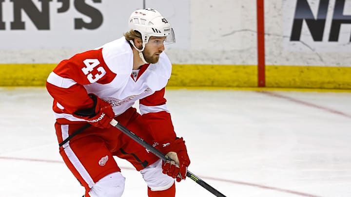 Red Wings forward Darren Helm suffers broken nose after high-stick