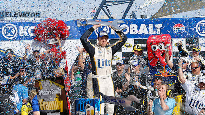 Brad Keselowski edges Dale Earnhardt Jr. on last lap in Las Vegas