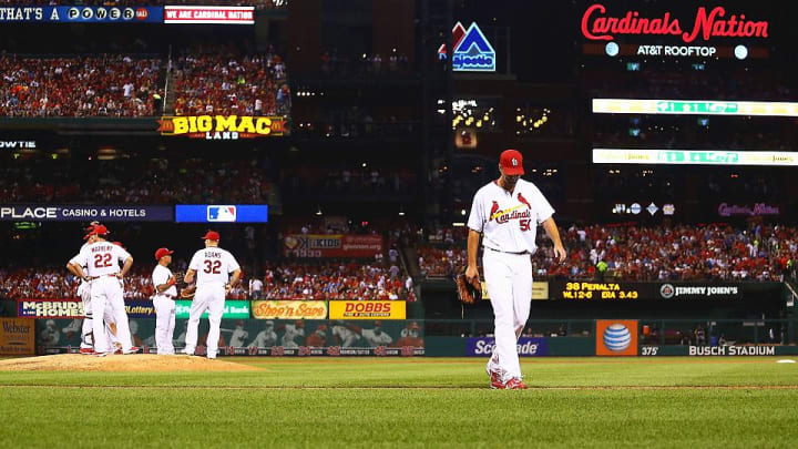 Brewers rip Wainwright to kick off exciting NL Central series in St. Louis