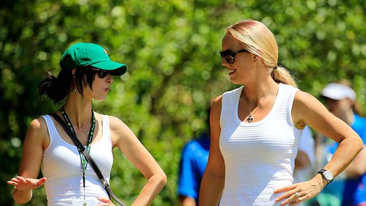 Daily Bagel: Caroline Wozniacki goes back to blonde at the Masters