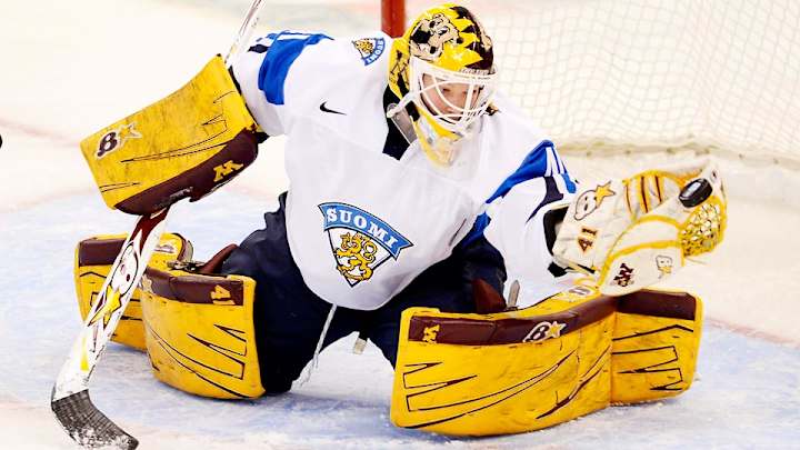 Finnish hockey's Noora Raty could halt U.S.; notes from Sochi