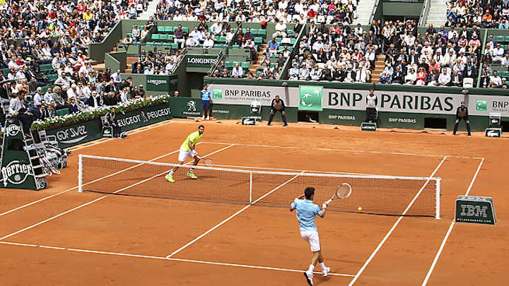 Djokovic, Federer overcome tough tests to reach round four