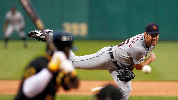 Justin Verlander leaves Monday's game early with shoulder soreness Justin Verlander leaves Monday's game early with shoulder soreness