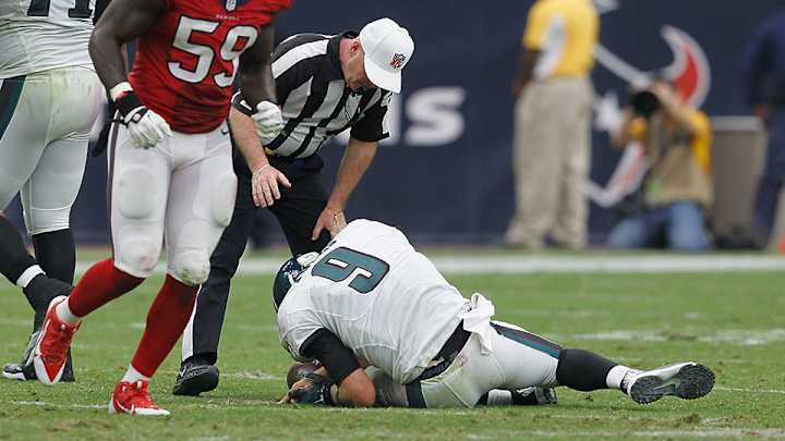 Report: Eagles GM 'soured' on quarterback Nick Foles prior to injury