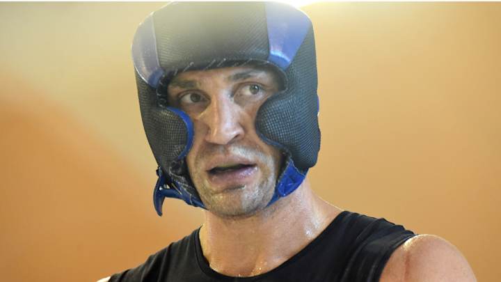 Heavyweight champion Wladimir Klitschko injured, postpones bout Heavyweight champion Wladimir Klitschko injured, postpones bout