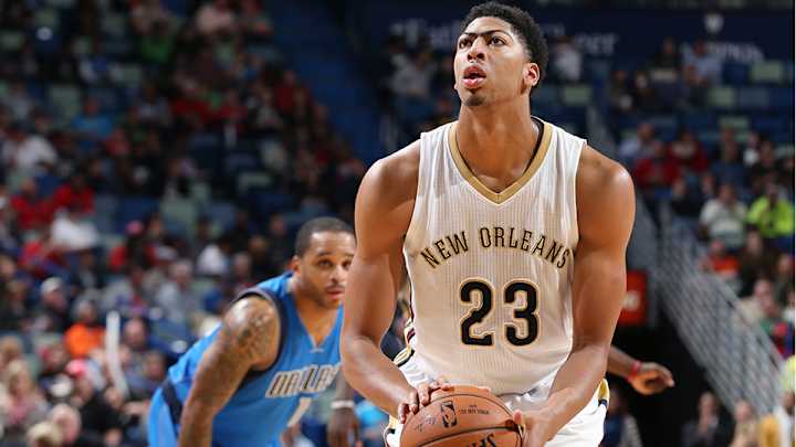 Anthony Davis throws down ridiculous putback dunk against Grizzlies