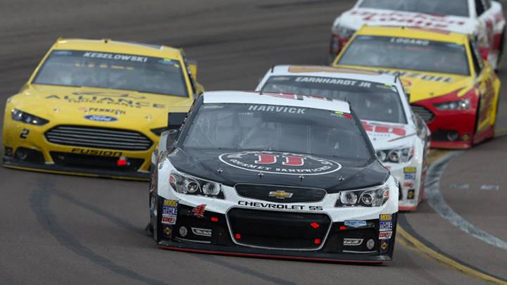 Kevin Harvick dominates to win second consecutive race at Phoenix Kevin Harvick dominates to win second consecutive race at Phoenix