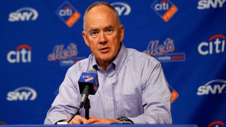 Report: Mets pick up option on general manager Sandy Alderson