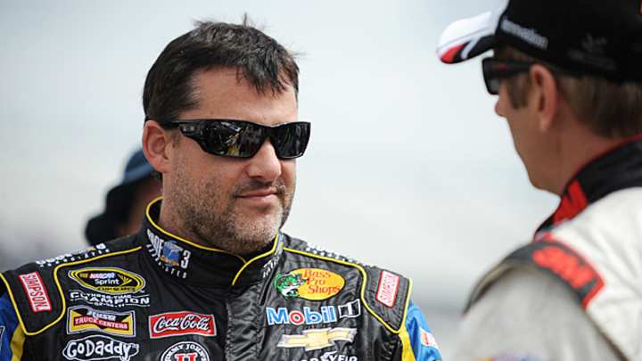 NASCAR's Tony Stewart keeps sprint car plans under wraps
