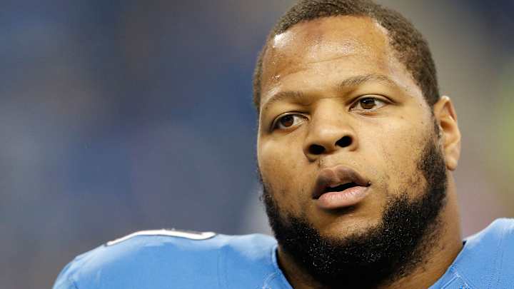 Lions DT Ndamukong Suh stepped on Packers QB Aaron Rodgers' leg twice