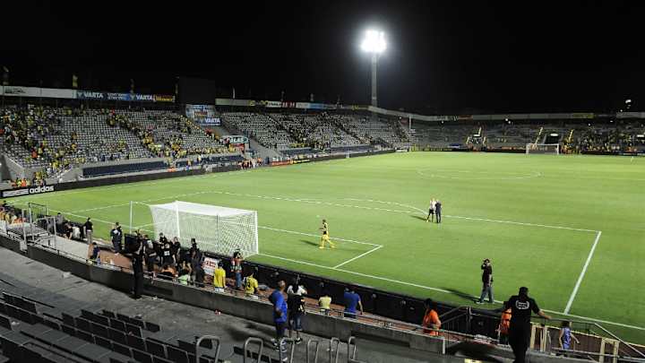 Tel Aviv derby called off after fans attack players, security guards