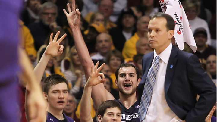 Northwestern continues its surge with 55-54 road win over Minnesota