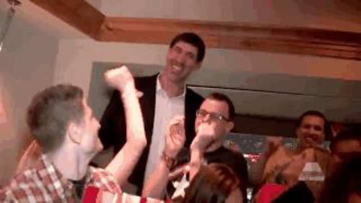 Watch: 7-Foot-7 Gheorge Muresan Dances to Pharrell Williams Watch: 7-Foot-7 Gheorge Muresan Dances to Pharrell Williams