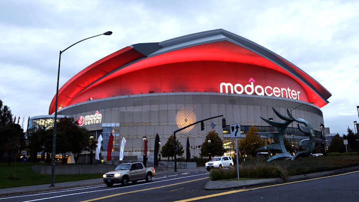 Portland Trail Blazers fan dies after collapsing in stands Portland Trail Blazers fan dies after collapsing in stands