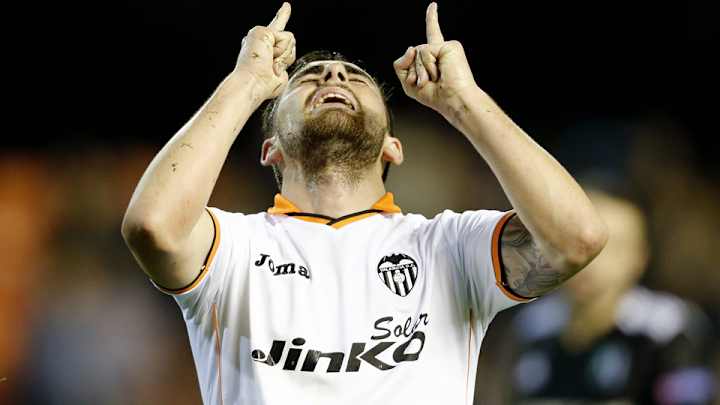 Valencia decides not to use new logo after complaint from DC Comics Valencia decides not to use new logo after complaint from DC Comics