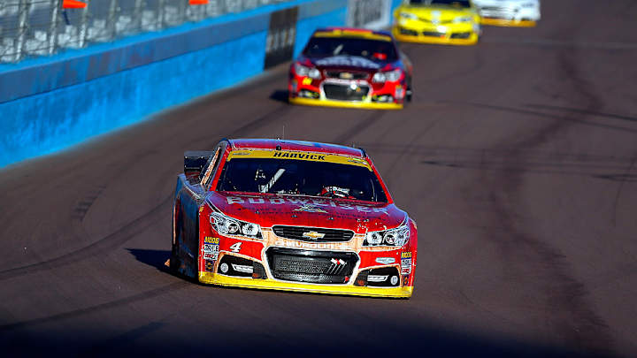 Kevin Harvick dominates at Phoenix to stay alive in NASCAR Chase