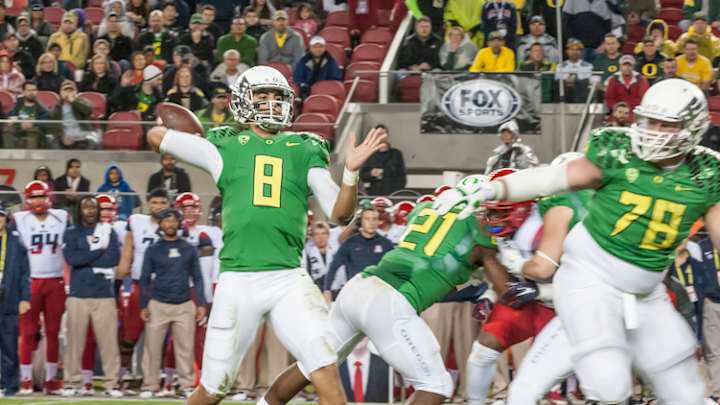 Oregon QB Marcus Mariota wins Johnny Unitas Golden Arm award