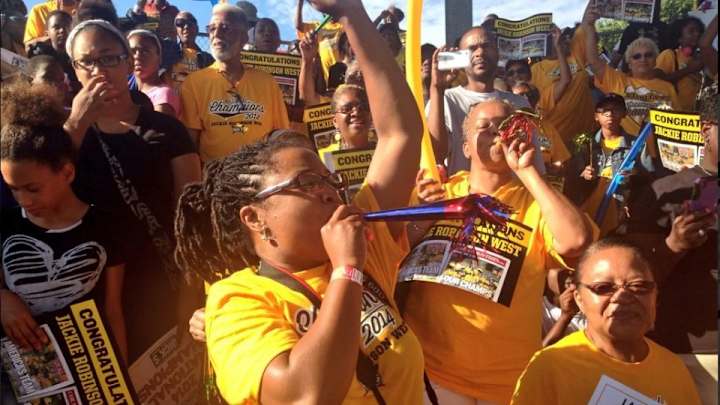 Jackie Robinson West parades through Chicago with the White Sox
