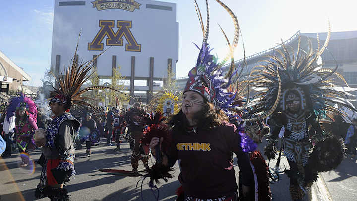 Thousands protest Redskins name in Minnesota before game Sunday