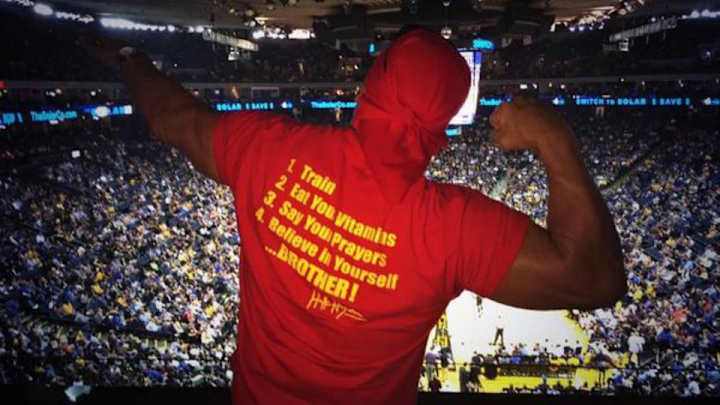 Hulk Hogan gives Oracle Arena a pep talk before Warriors game