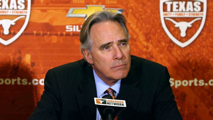 Texas AD: Longhorns would pay $10K per athlete under potential rulings