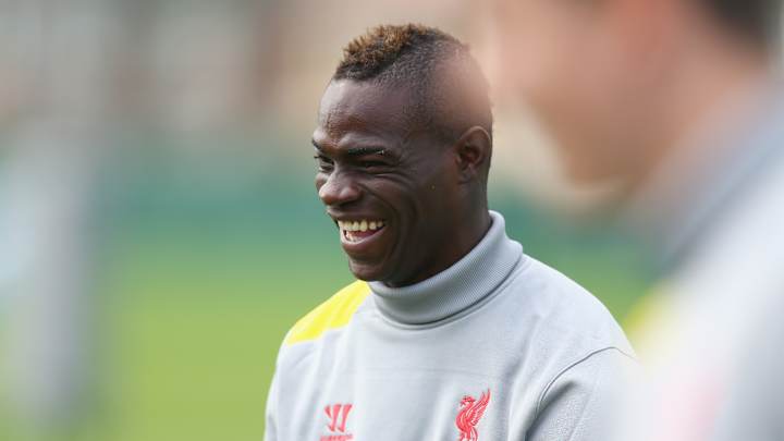 Mario Balotelli inhales helium and sings 'Liverpool' song Mario Balotelli inhales helium and sings 'Liverpool' song