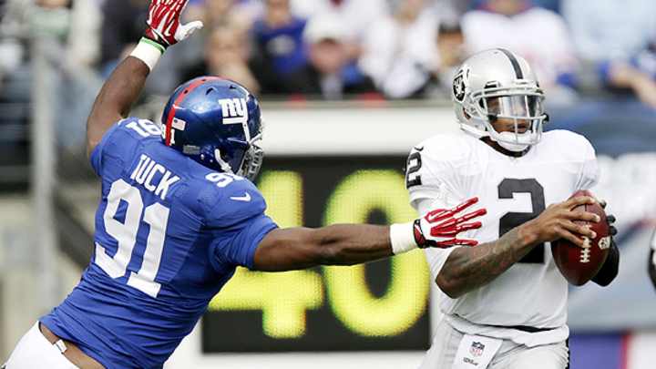 Justin Tuck signs with Oakland Raiders