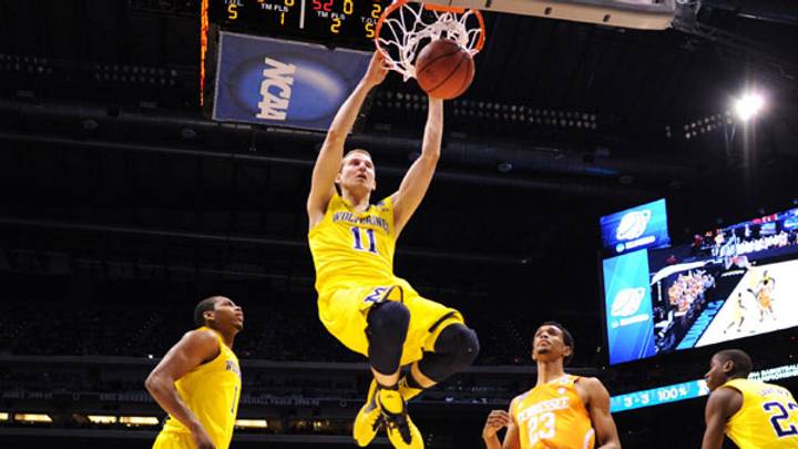 Michigan survives Tennessee rally, moves to Elite Eight Michigan survives Tennessee rally, moves to Elite Eight