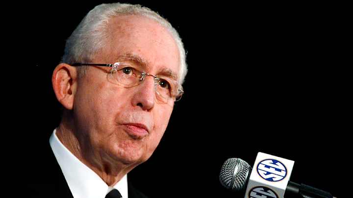 SEC commissioner Mike Slive to retire after leading league to new heights SEC commissioner Mike Slive to retire after leading league to new heights