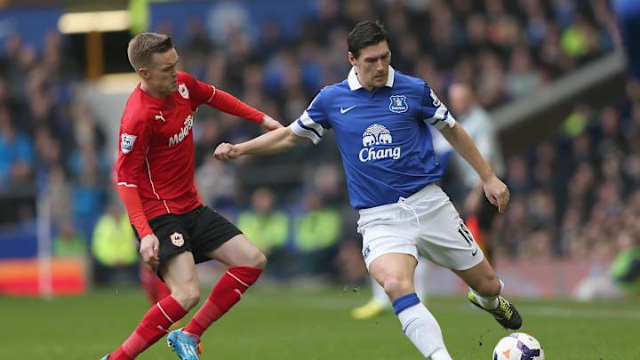 Gareth Barry signs three-year deal with Everton
