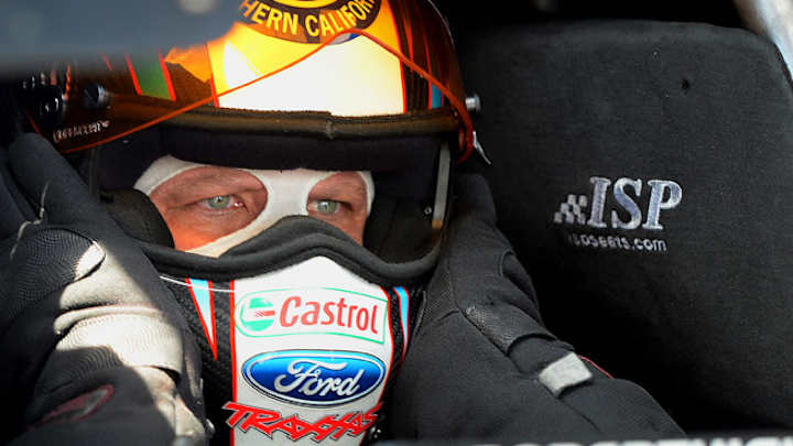 Robert Hight earns 3rd Funny Car victory in a row