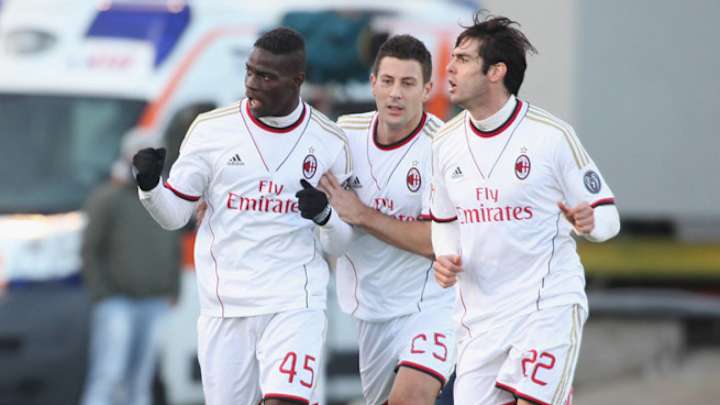 Balotelli fined for crude gesture toward Cagliari fans