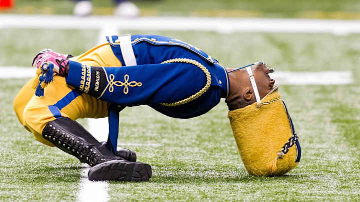 The 100 Wackiest Sports Photos of 2014 The 100 Wackiest Sports Photos of 2014