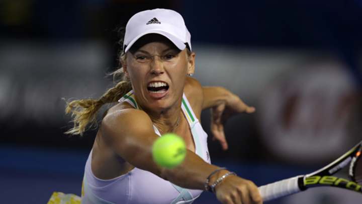 Video: Caroline Wozniacki hits a very, very bad serve
