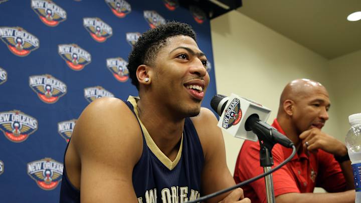 Anthony Davis injures finger in win over Heat Anthony Davis injures finger in win over Heat