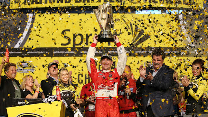 Kevin Harvick wins Ford EcoBoost 400, takes home Sprint Cup title