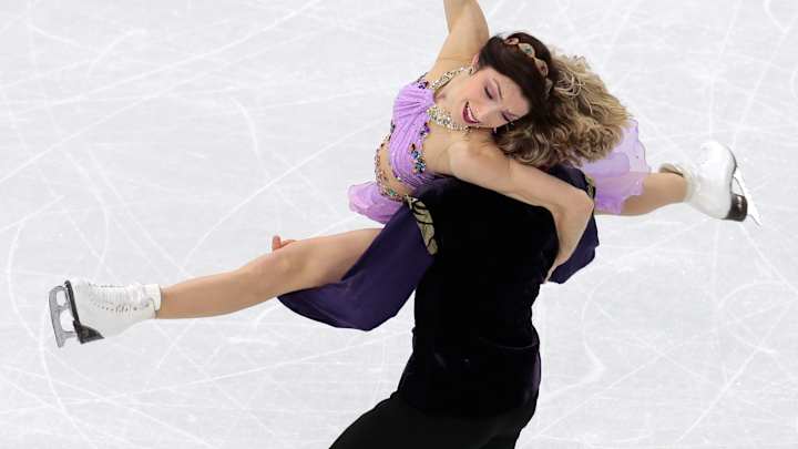 U.S.' Davis, White fend off Canadian rivals, claim first ice dance gold