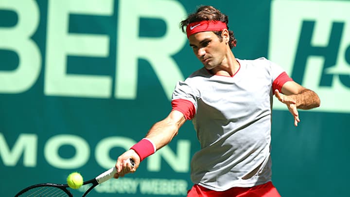 Federer reaches the semifinals after Lu withdraws in Halle