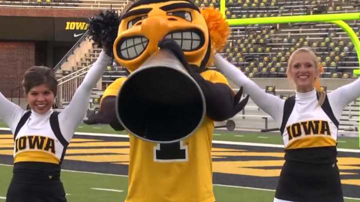 Big Ten mascots star in music video for Taylor Swift's 'Shake It Off'