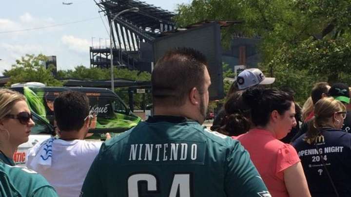 Eagles fan remembers the '90s with customized Nintendo jersey