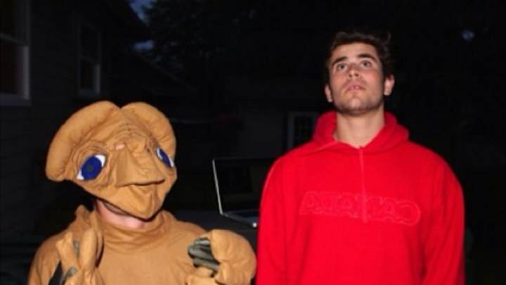 Two junior hockey players are perfectly recreating movie posters Two junior hockey players are perfectly recreating movie posters