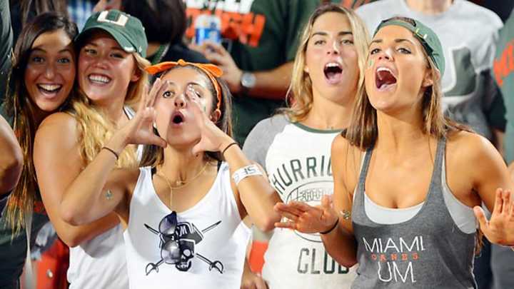 Monday's P.M. Hot Clicks: College Superfans of the Week