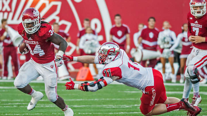 Howard helps Indiana in 38-35 win over W. Kentucky