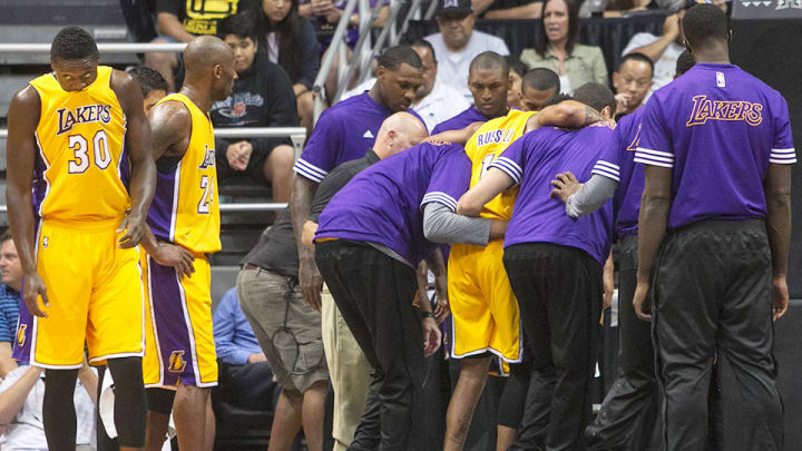 Lakers rookie D’Angelo Russell exits preseason game with bruised glute