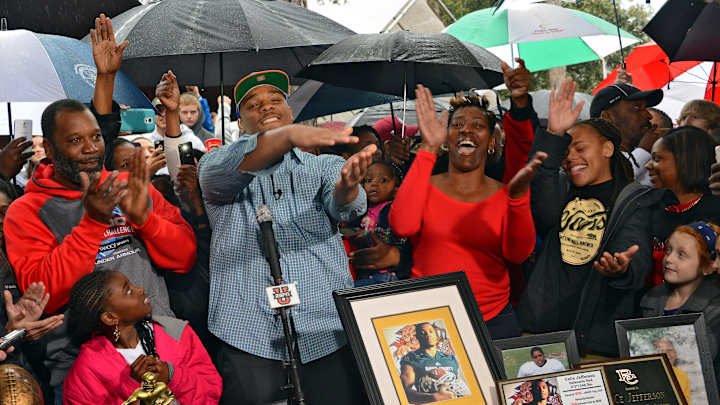 Five-star DE CeCe Jefferson signs NLI to Florida