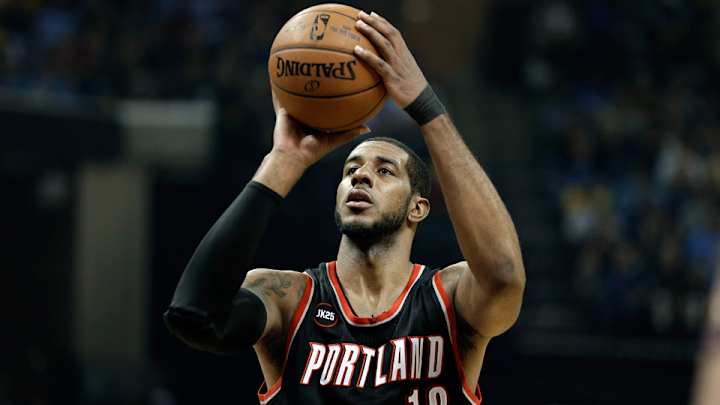 Trail Blazers' LaMarcus Aldridge undergoes thumb surgery