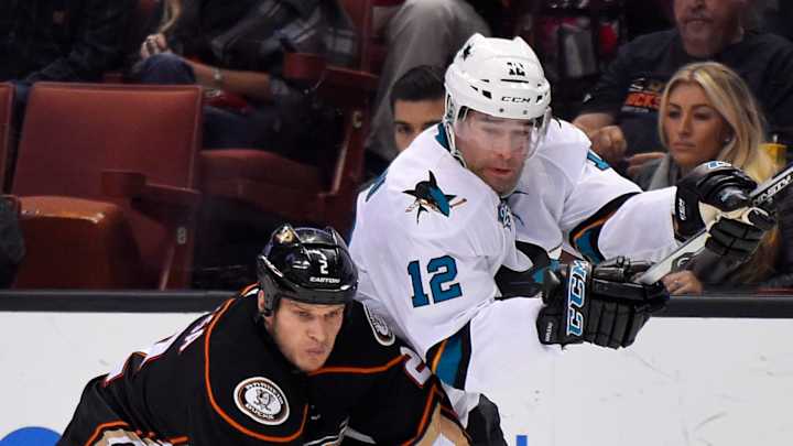 Santorelli's goal helps Ducks beat Sharks 1-0