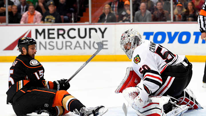 Kruger puts Blackhawks past Ducks 3-2 in 3rd OT of Game 2